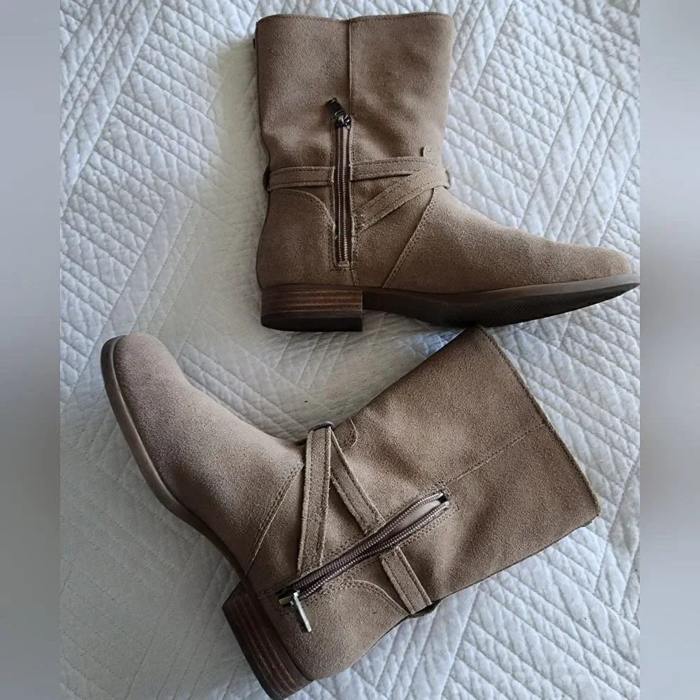 Koolaburra by UGGS  suede leather boots